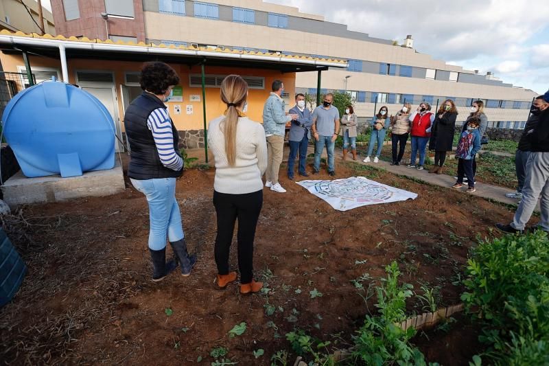 José Manuel Bermúdez visita el huerto urbano Faro