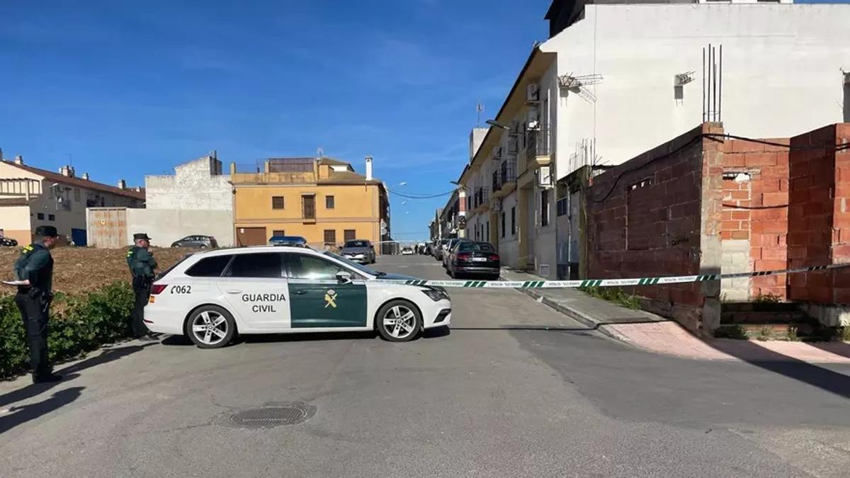 Actuación de los agentes de la Guardia Civil en un incidente ocurrido en Puente Genil