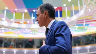 Un juzgado cita a Pedro Sánchez por la demanda del novio de Ayuso por llamarle "delincuente confeso"