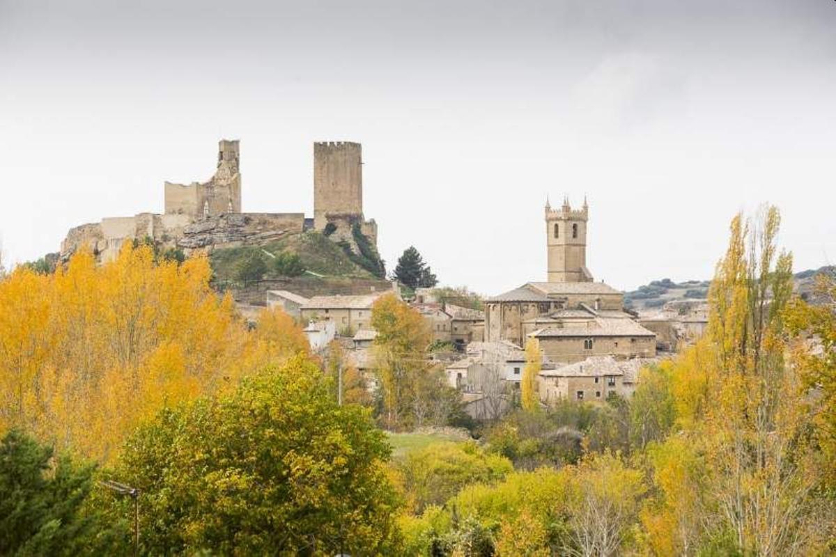 El particular pueblo que miente en su nombre y es uno de los más visitados de Aragón.