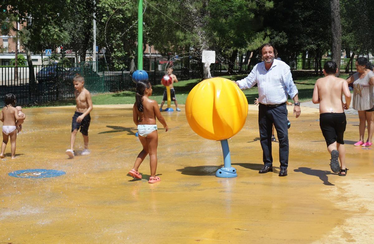 García Ibarrola en la Ciudad de los Niños y las Niñas.