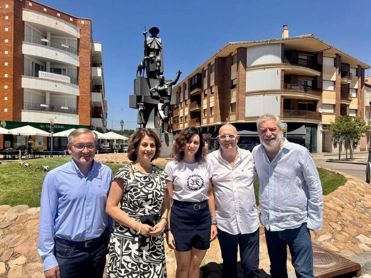 Ayuso en Calamocha junto a Emma Buj, Joaquín Juste, Miguel Ángel Ramírez y José Luis Campos