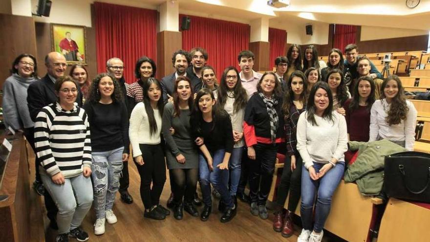 Los participantes del taller de juicios clausuraron ayer la actividad pionera. // Jesús Regal