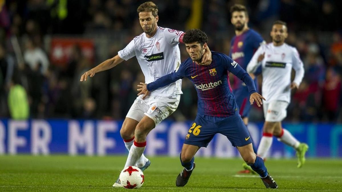 Aleñá pugna con David Sánchez en el partido copero entre el Barça y el Murcia.