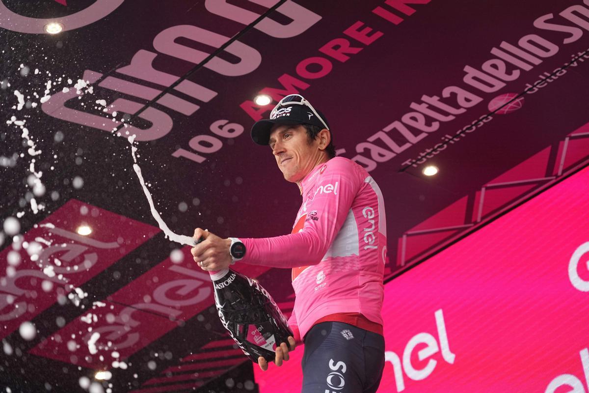 El corredor británico Geraint Thomas (Ineos Grenadiers) se endundó la maglia rosa del Giro de Italia de 2023 en Monte Bondone.