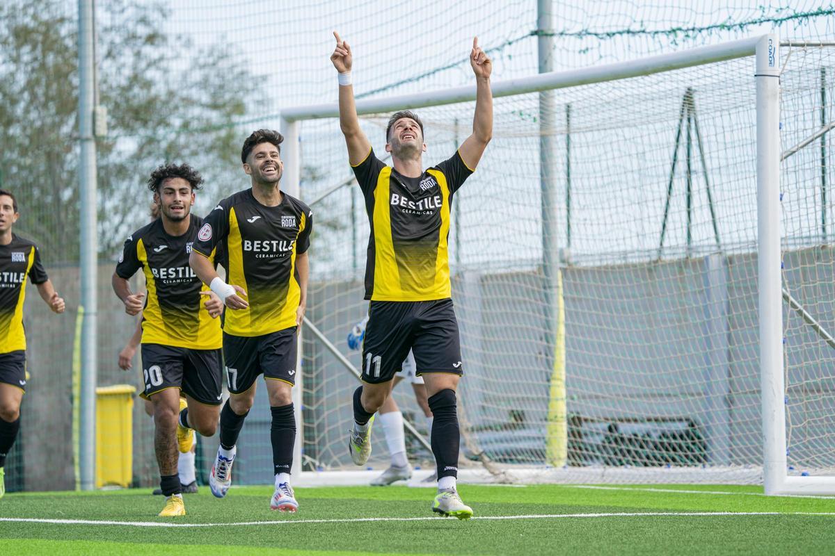 Los gualdinegros celebran un gol.