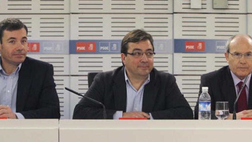 Tomás Gómez, Guillermo Fernández Vara y José Montilla durante la reunión.