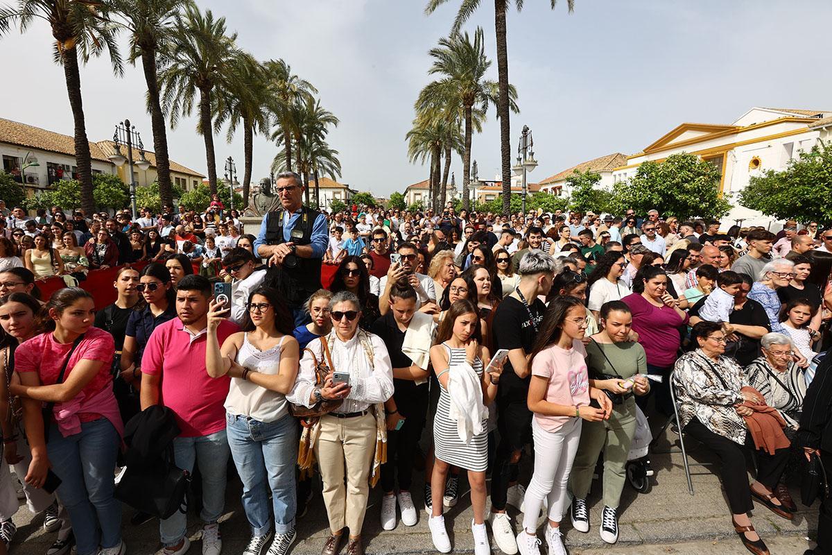 La salida procesional de la Presentación al pueblo de Jesús de los Afligidos, en imágenes