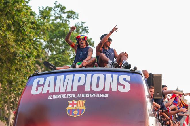 ¡De locos! Las mejores imágenes de una ciudad entregada al Barça
