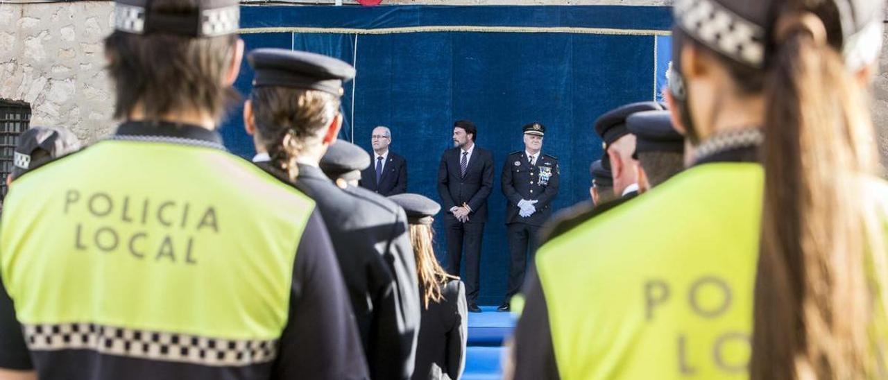 Un aniversario de la Policía Local de Alicante, celebrado en el castillo de Santa Bárbara