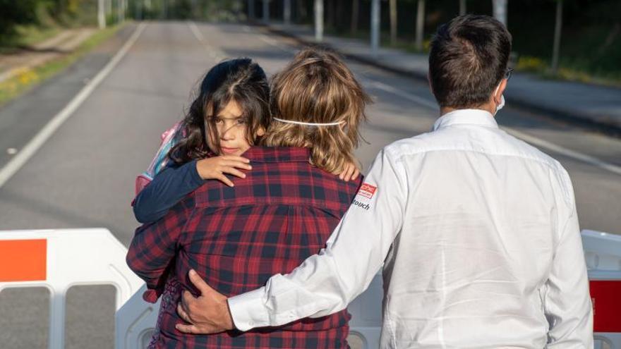 Míriam y Pablo, con su hija Lía, familia afectada