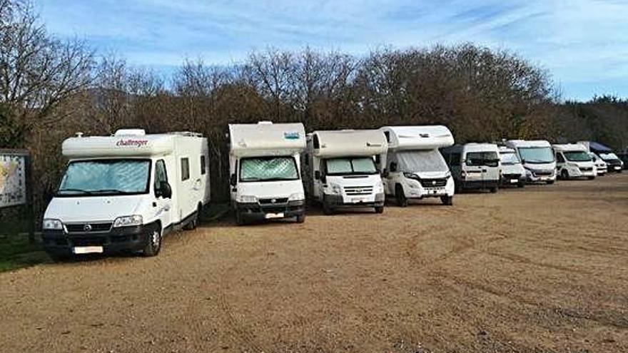 Caravanes aparcades, per a molts, una segona residència