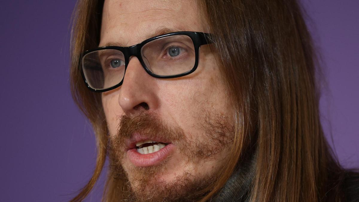 Archivo - El secretario de organización y portavoz de Podemos, Pablo Fernández, ofrece una rueda de prensa