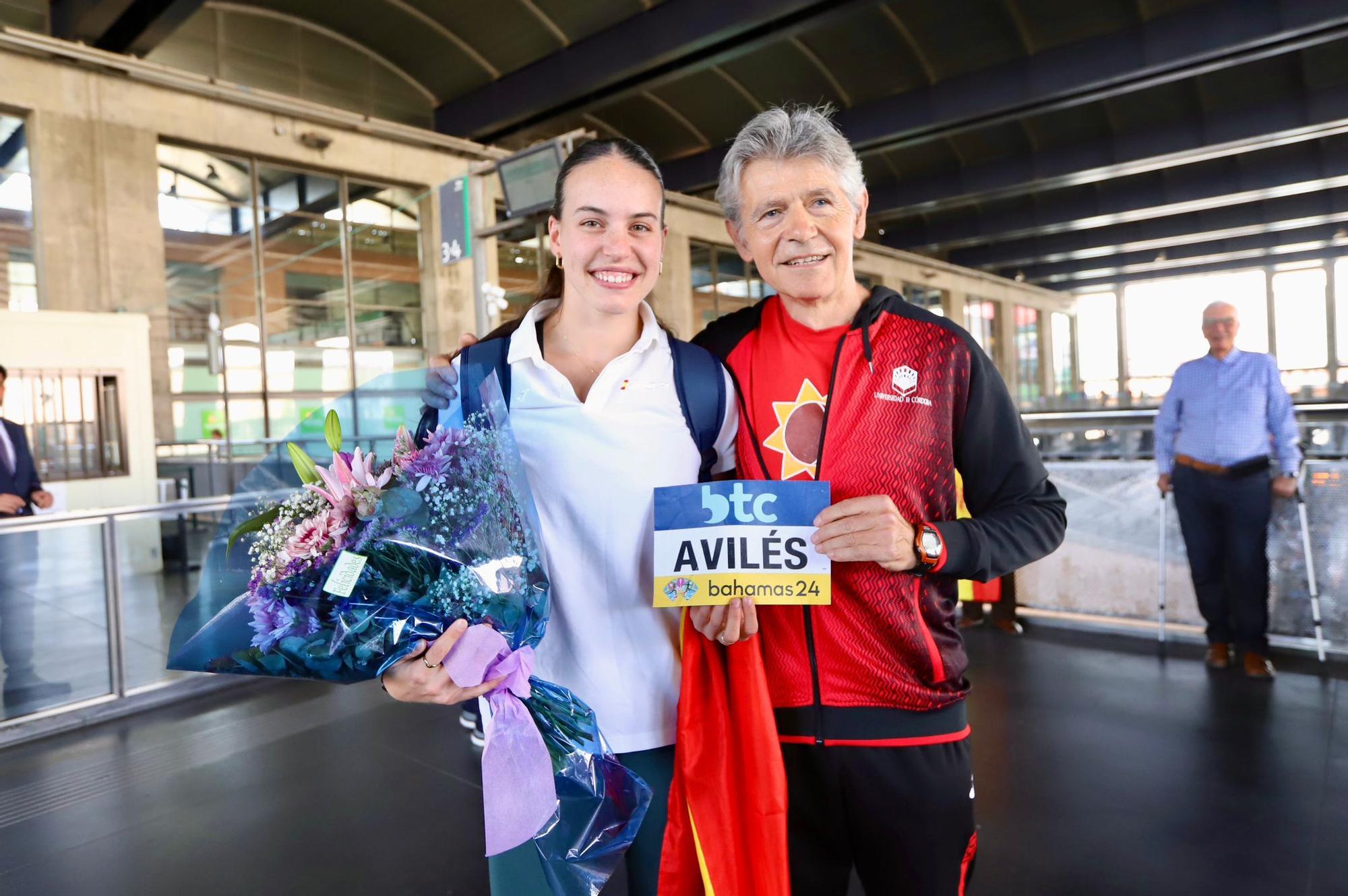 La llegada de la atleta olímpica Carmen Avilés a Córdoba, en imágenes