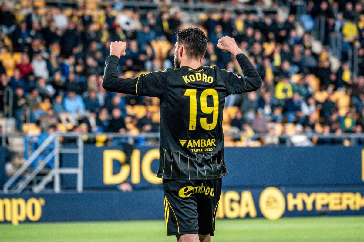 Kenan Kodro, tras marcar el gol en Cádiz.