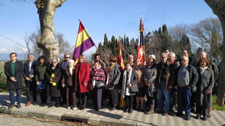 Representants d&#039;entitats i de l&#039;Ajuntament en acabar l&#039;acte.