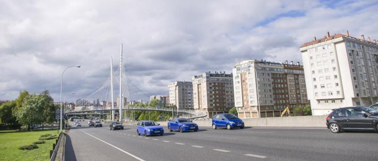 Avenida de Alfonso Molina a la altura de Matogrande, donde comenzará la ampliación de carriles.