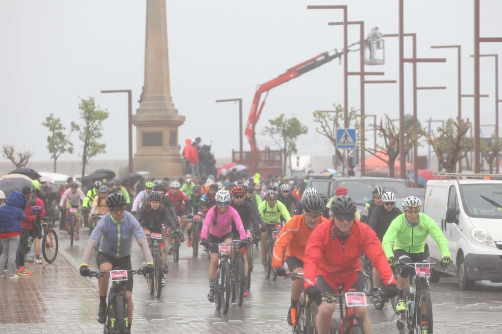 La primera jornada de la competición ha estado marcada por la lluvia