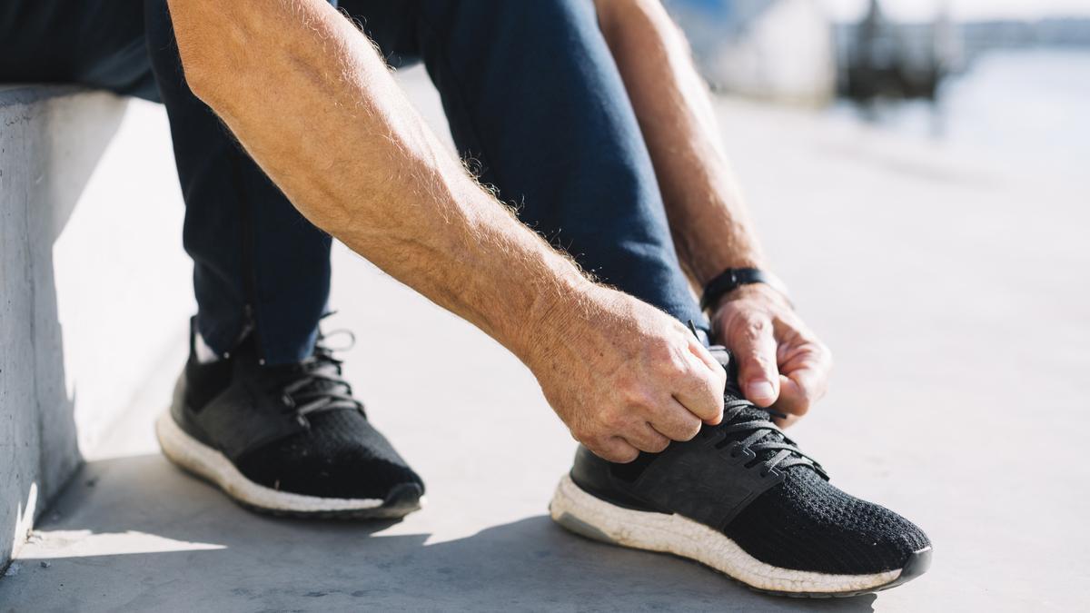 Las zapatillas que arrasan entre los hombres de 50 años por lo cómodas que son