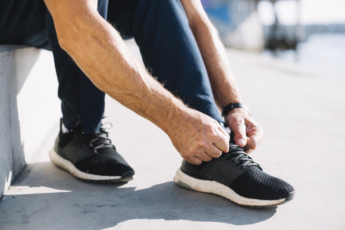 Las zapatillas que arrasan entre los hombres de 50 años por lo cómodas que son