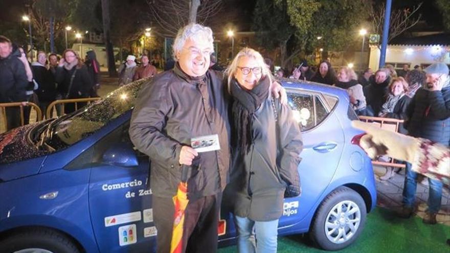 José Díaz ‘Guachili’ gana el coche que el comercio asociado sorteó el 1 de febrero