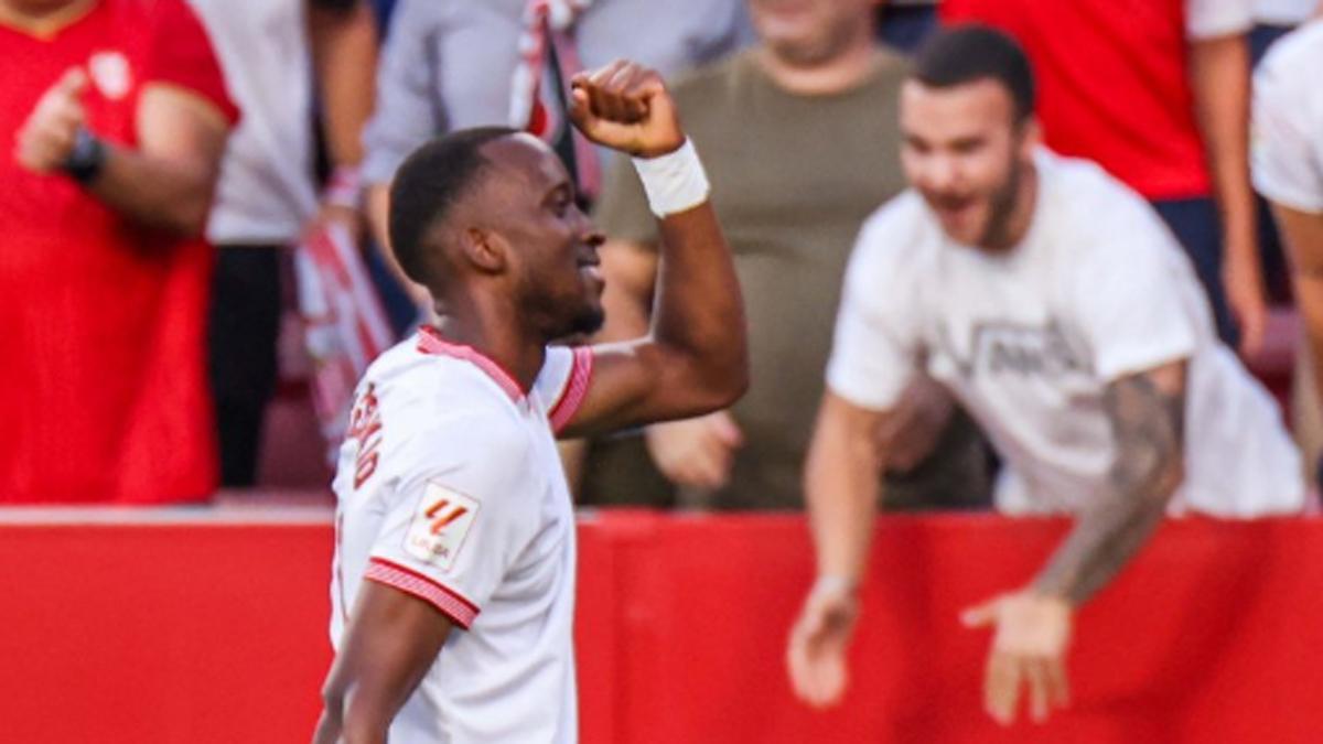 Lukebakio celebra un gol con el Sevilla