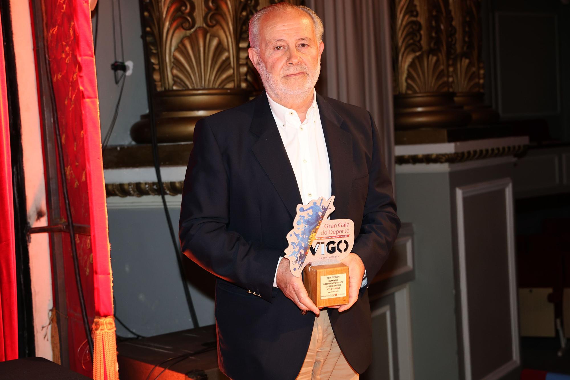 José Ángel Serantes recibió el premio de Alice Finot