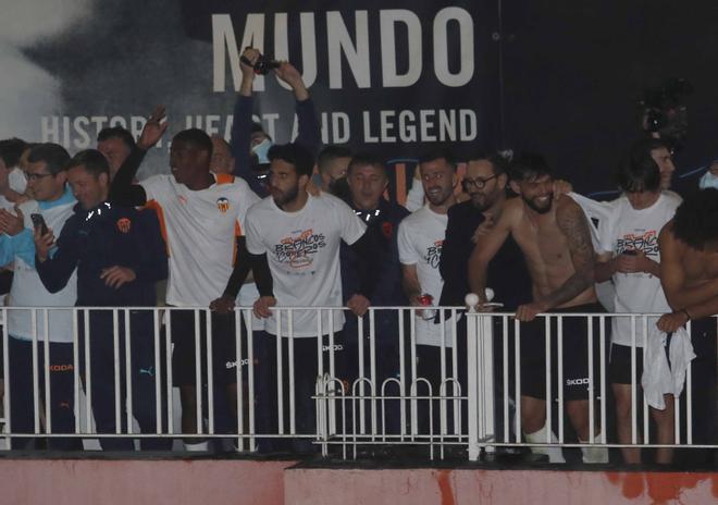 Locura en la celebración del Valencia CF: ¡A la final de Copa!