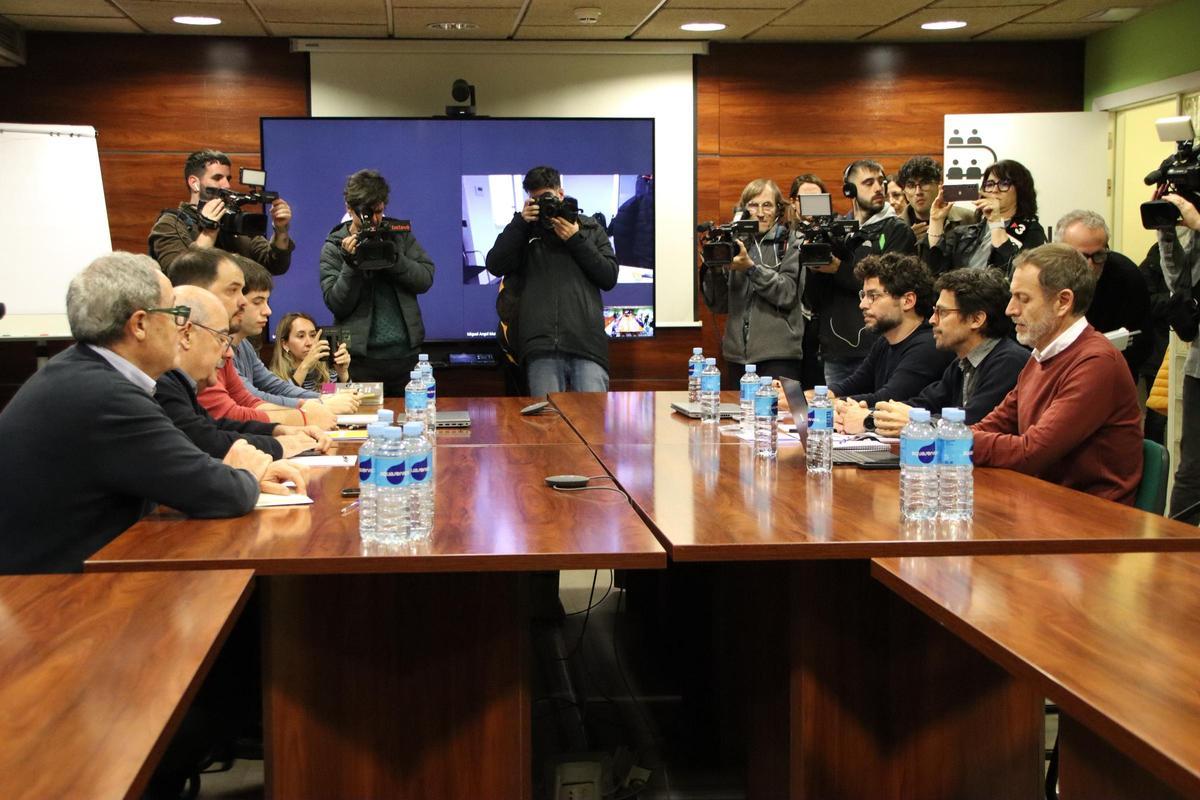 Reunió a Sants entre el Govern, Adif, Renfe i els maquinistes per abordar la represa del servei de Rodalies