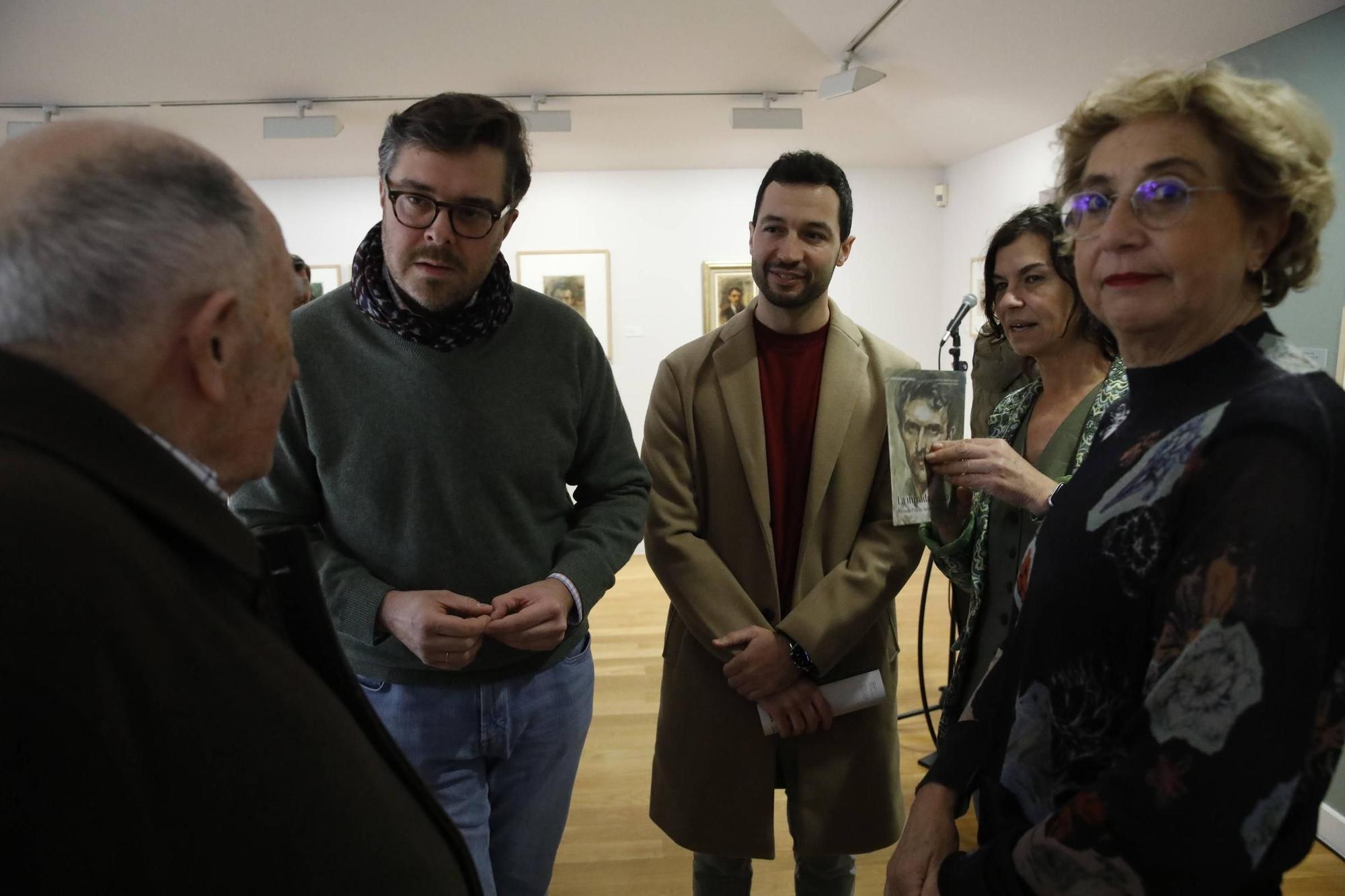 La nueva exposición de autorretratos de Nicanor Piñole abre sus puertas en el museo (en imágenes)