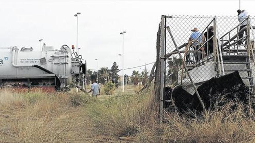 Moncofa traslada las aguas fecales a la depuradora norte con cubas