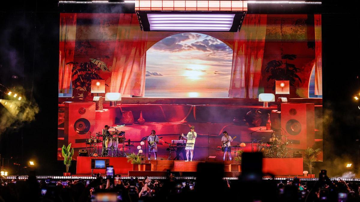 El trippy pop de Rawayana conquista el Roig Arena