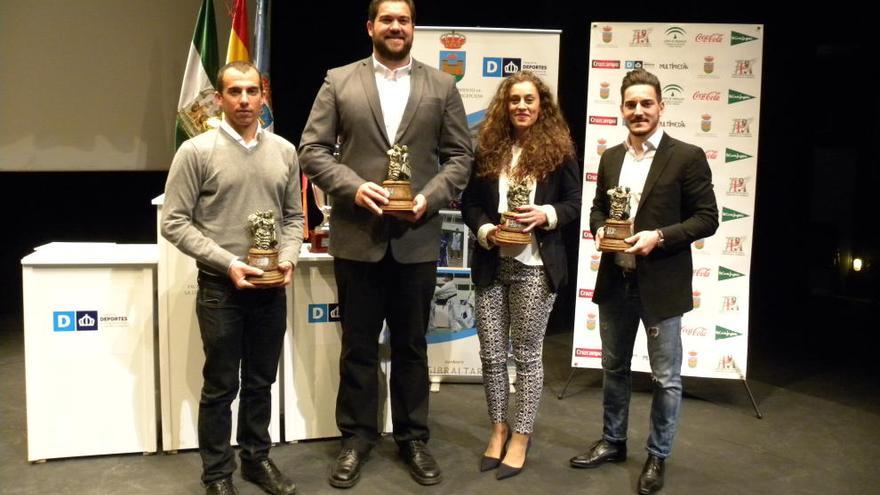 Rubén Ruzafa, Borja Vivas, Marta López y Damián Quintero posan con sus premios en La Línea de la Concepción.