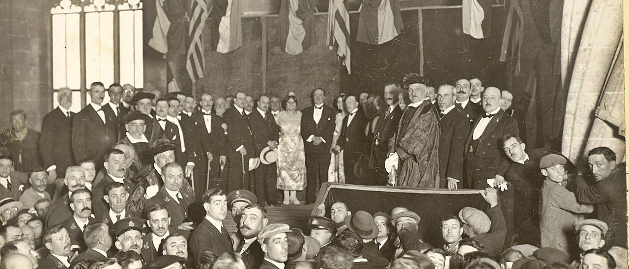 Imagen histórica del homenaje que recibió Blasco Ibáñez por parte del Ayuntamiento de València tras su gira por Estados Unidos. | L-EMV