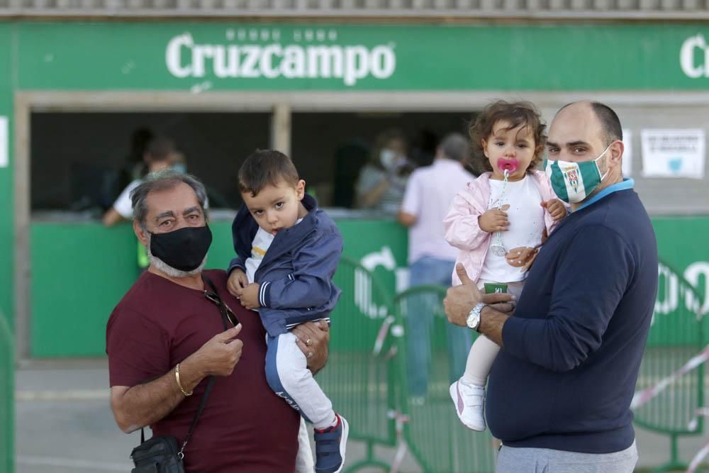 Largas colas en el Arcángel para recoger las primeras entradas de la era Covid