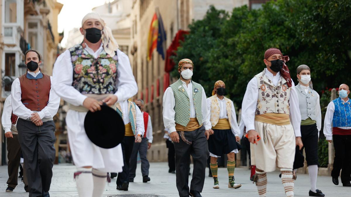 Búscate en el segundo día de Ofrenda por la calle Caballeros (entre las 18.00 y las 19.00 horas)