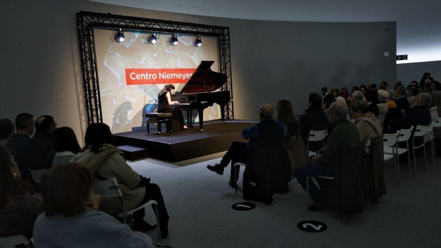 Concierto de Diana Cooper en el Niemeyer de Avilés. | MIKI LÓPEZ