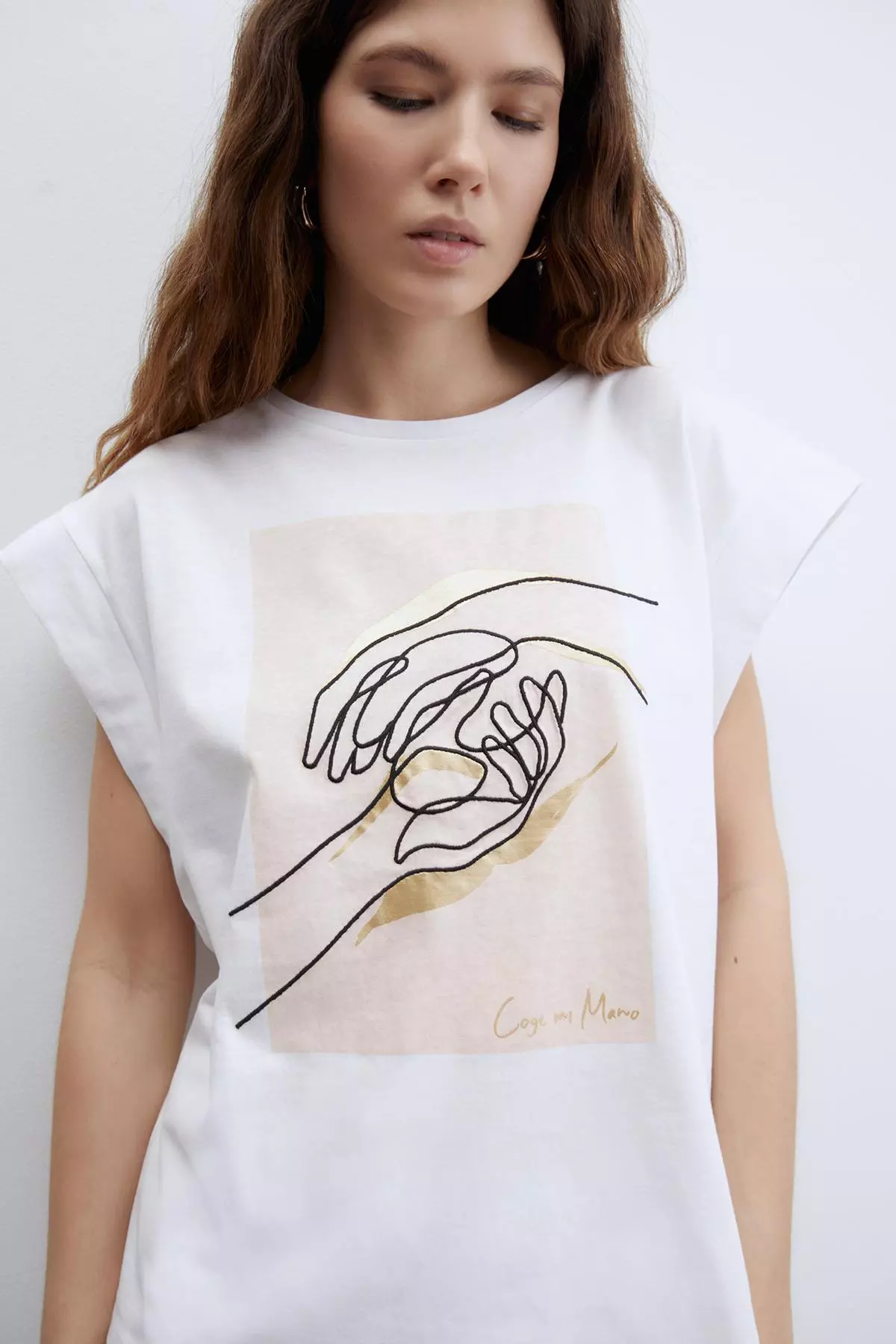 Sfera diseña en colaboración con ONCE una camiseta en favor de personas sordociegas