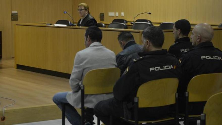 Los acusados ante el tribunal de la Audiencia Provincial