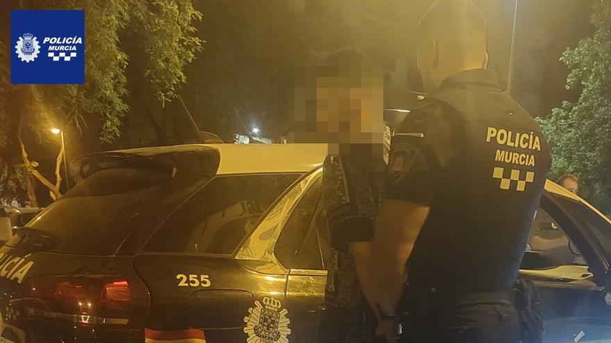 Pillado con varias bolsitas de &#039;speed&#039; en la guantera del coche en Murcia