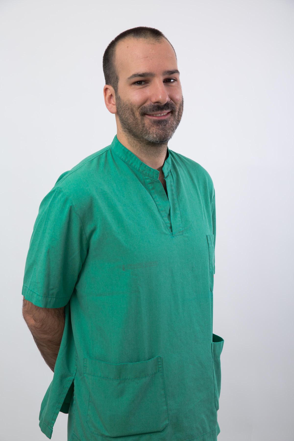 El doctor Luis González, del Hospital del Vinalopó, responsable de la nueva técnica