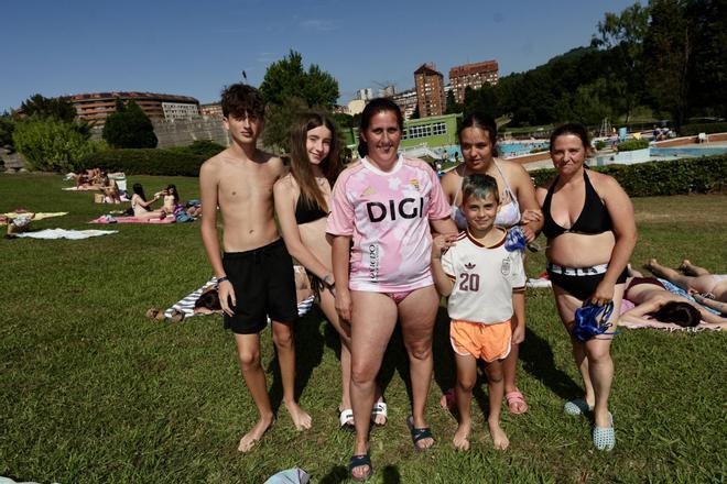 Las piscinas de San Lázaro, oasis contra el calor en Oviedo en su primera jornada de baños, en imágenes