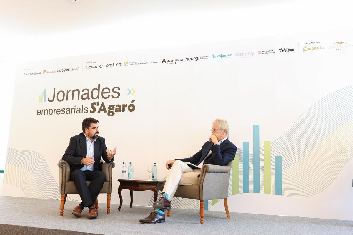 Javier Becerra i Martí Saballs durant el diàleg a sAgaró