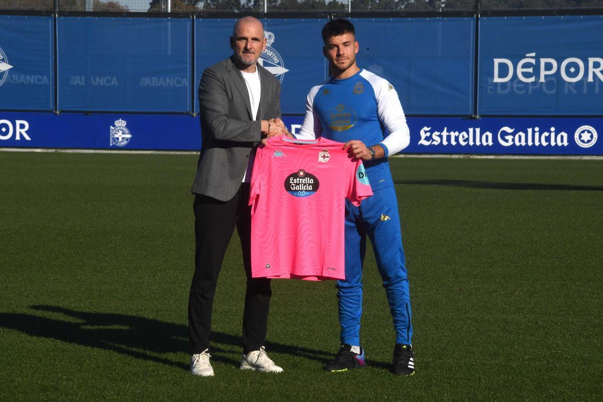 Álvaro Ferllo firma hasta 2027 con el Deportivo