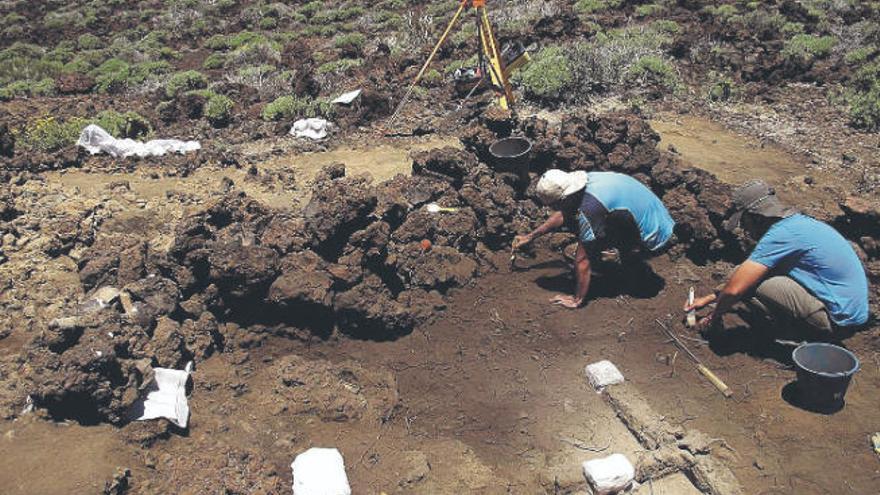Excavaciones arqueológicas en El Teide.