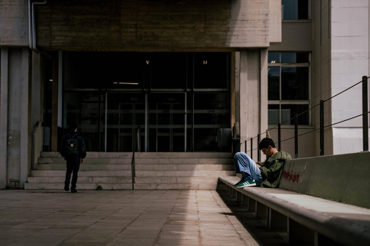 Barcelona 14/05/2026 Sociedad Ambiente en el campus de la UAB,donde se realizó un estudio sobre absentismo,para ilustrar el absentismo en la universidad. AUTOR: JORDI OTIX