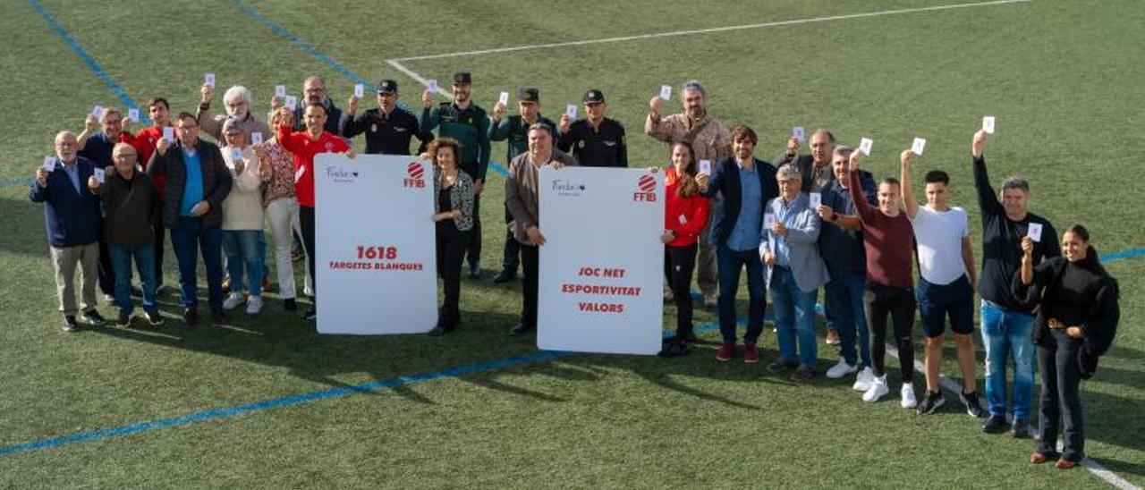 Imagen del acto de promoción de la tarjeta blanca.