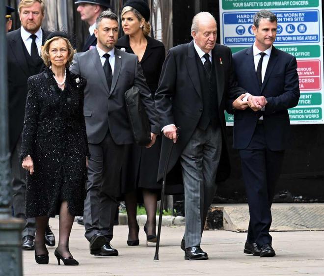 El rey Juan Carlos y la reina Sofía en el funeral de Estado por la reina Isabel II