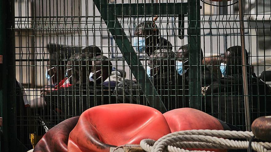 Canarias afea al Estado que convierta a las Islas en cárceles para migrantes