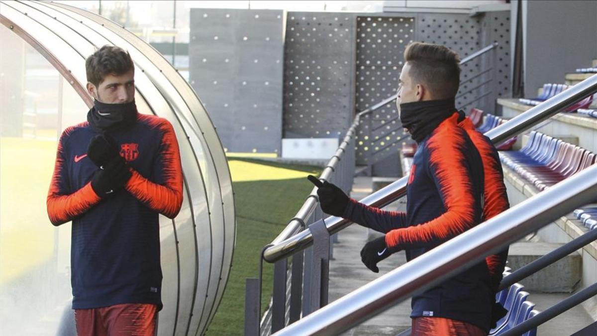 Denis Suárez y Sergi Roberto, saliendo a entrenar hoy